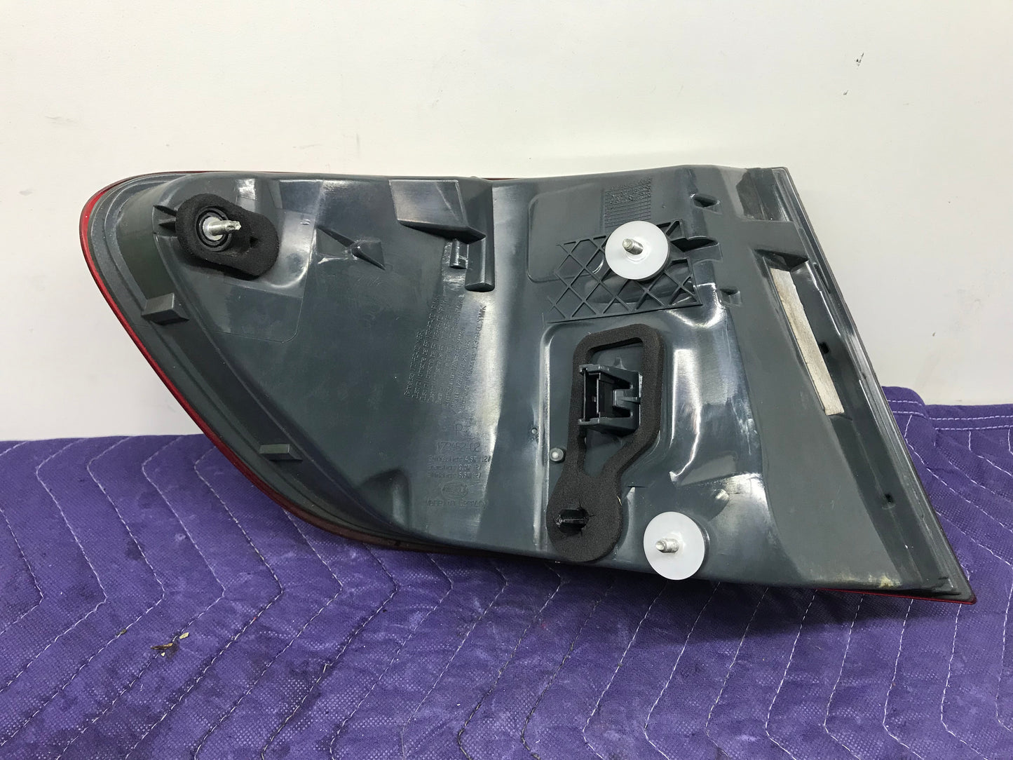 F10 REAR RIGHT DRIVER SIDE OUTER TAILLIGHT OEM SKU 221