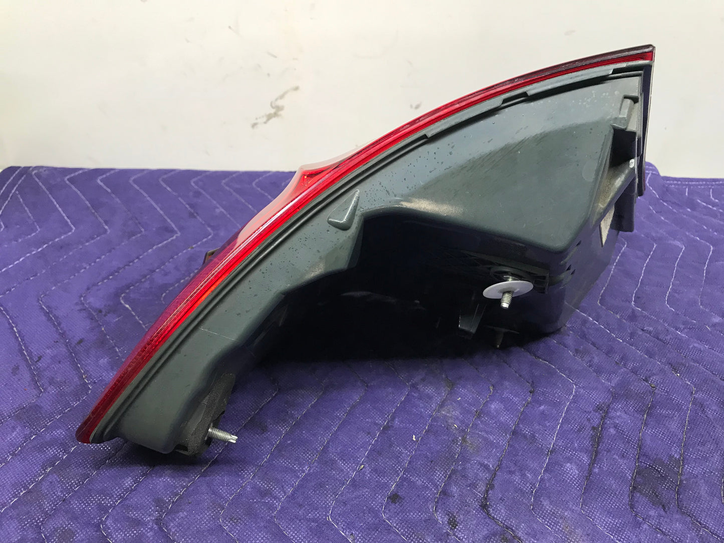 F10 REAR RIGHT DRIVER SIDE OUTER TAILLIGHT OEM SKU 221