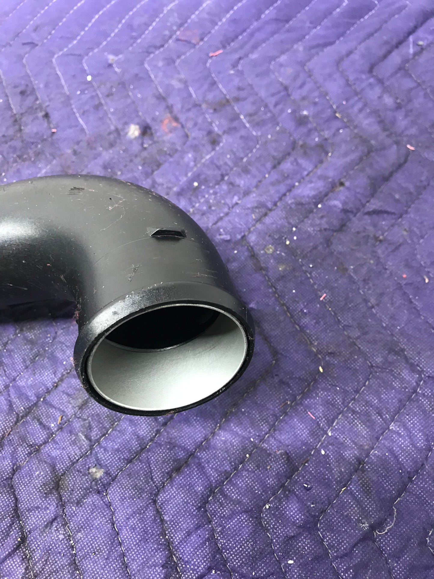 BMW 535 E60 2008-2010 INTERCOOLER AIR INTAKE DUCT TUBE INDUCTION PIPE OEM  SKU 400