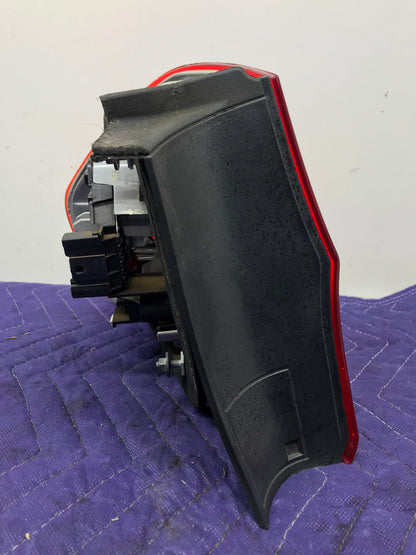 2009-2011 E90 REAR RIGHT SIDE TAILLIGHT NOTE FAIL SKU 222
