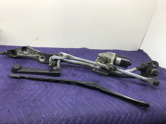 2001-2010 E6X WINDSHIELD WIPER TRANSMISSION LINKAGE W/ MOTOR SKU 200