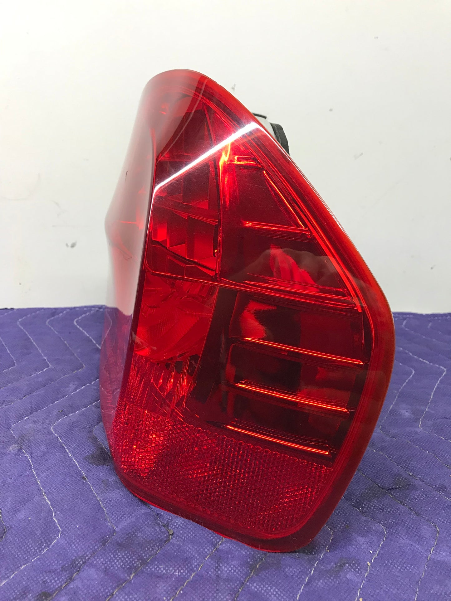2009-2011 E90 REAR RIGHT SIDE TAILLIGHT NOTE FAIL SKU 222