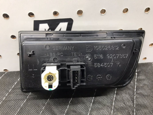 12-18 BMW F30 3-SERIES CENTER CONSOLE AUXILIARY AUX USB SOCKET OEM SKU 577