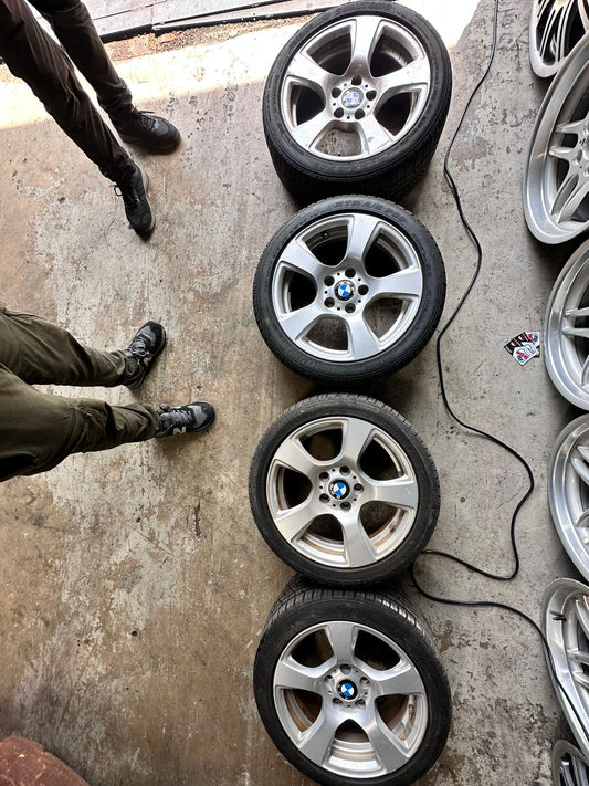 4 RIMS BMW 17R  TIRE BAD  SKU 1343