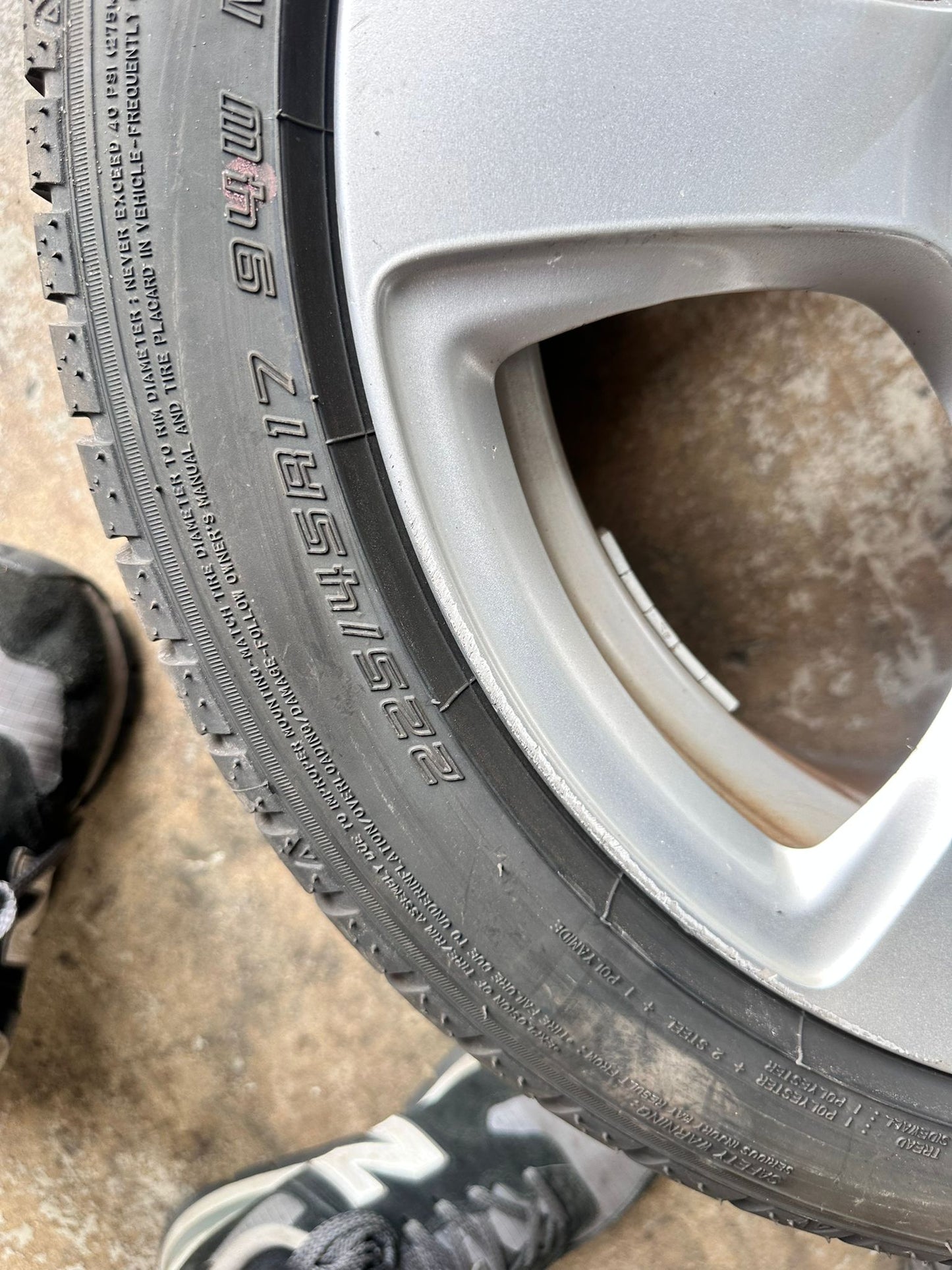 4 RIMS BMW 17R  TIRE BAD  SKU 1343
