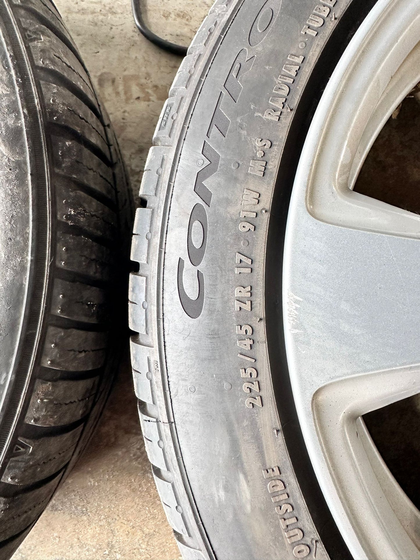 4 RIMS BMW 17R  TIRE BAD  SKU 1343