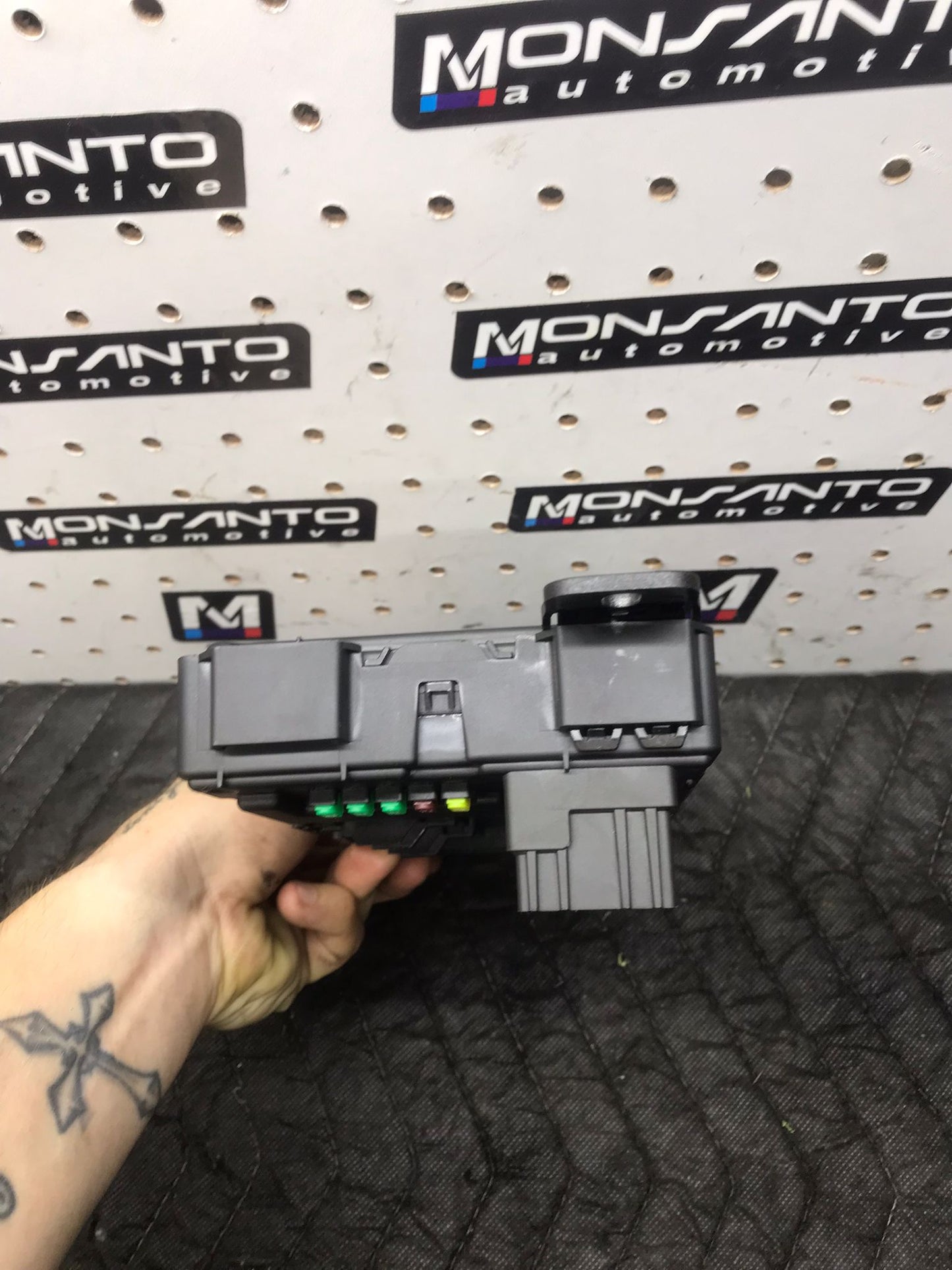 2012-2021 BMW 2,3,4-SERIES REAR BODY FUSE CONTROL MODULE RELAY OEM  SKU 1388
