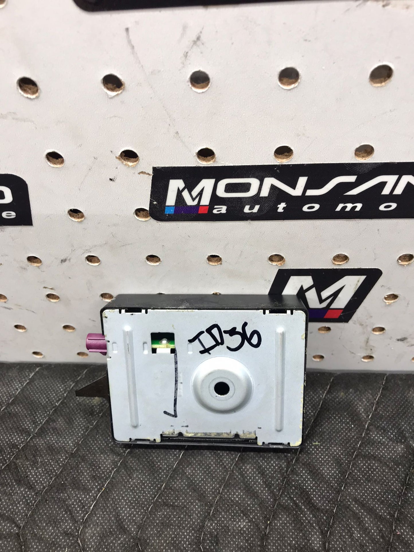 13-16 BMW 320I BACK UP ANTENA AMPLIFIER CONTROL MODULE  OEM SKU 1424