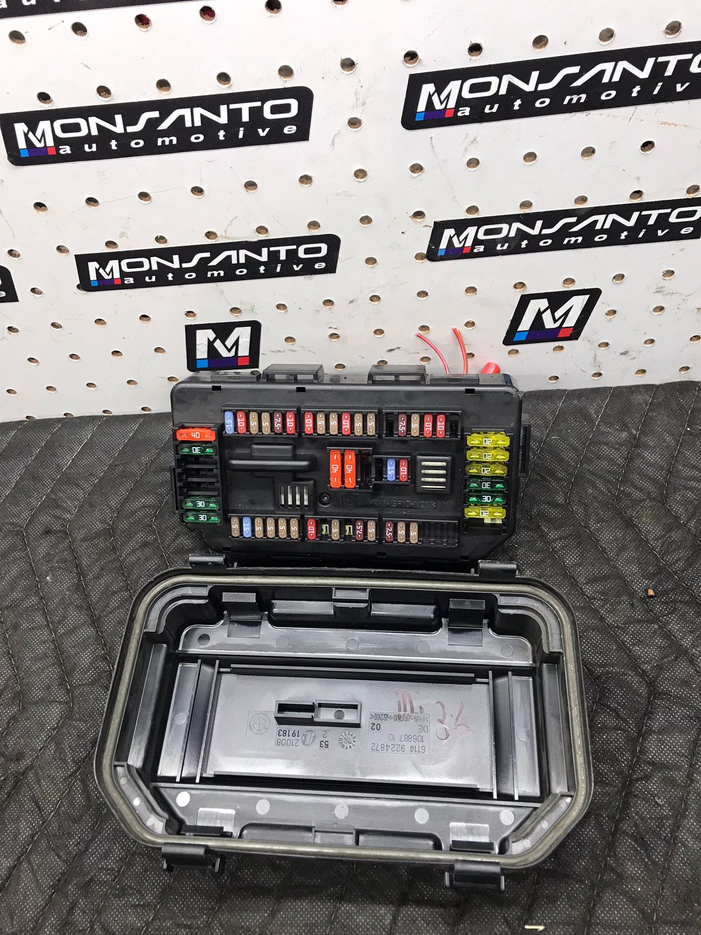 FUSEBOX RELAY DASH  12-15 BMW F30 3-SERIES SKU 1426
