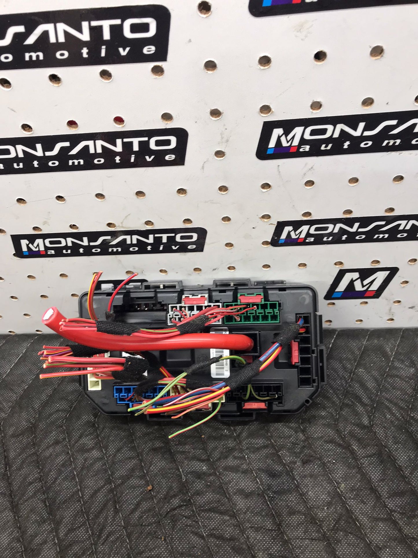 FUSEBOX RELAY DASH  12-15 BMW F30 3-SERIES SKU 1426