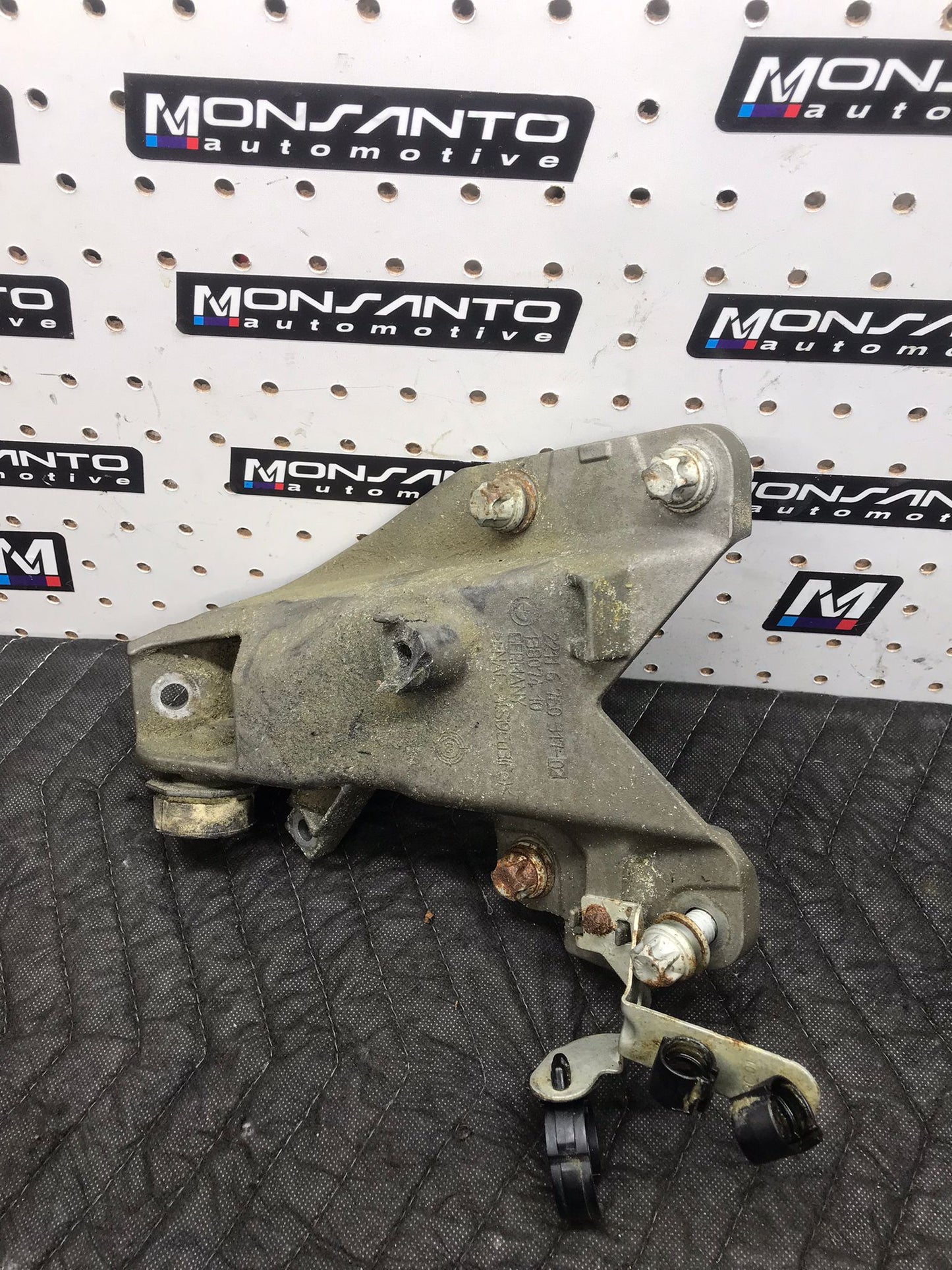 07-13 BMW E90 E92 335I ENGINE MOTOR MOUNT BRACKE SUPPORT LEFT  SKU 1427