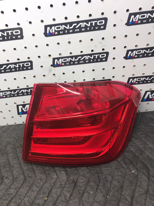 BMW 328 335 TAIL LIGHT RIGHT PASSENGER 2012-2015 F30 OEM  SKU 1461