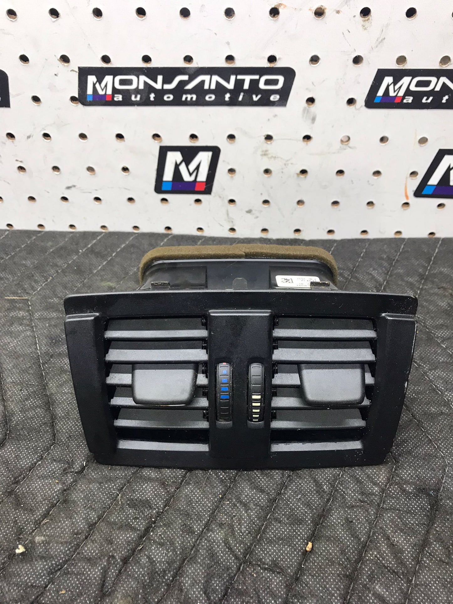 12-16 BMW F30 F32 320I 435I REAR AIR VENT COVER TRIM PANEL BLACK OEM SKU 1462