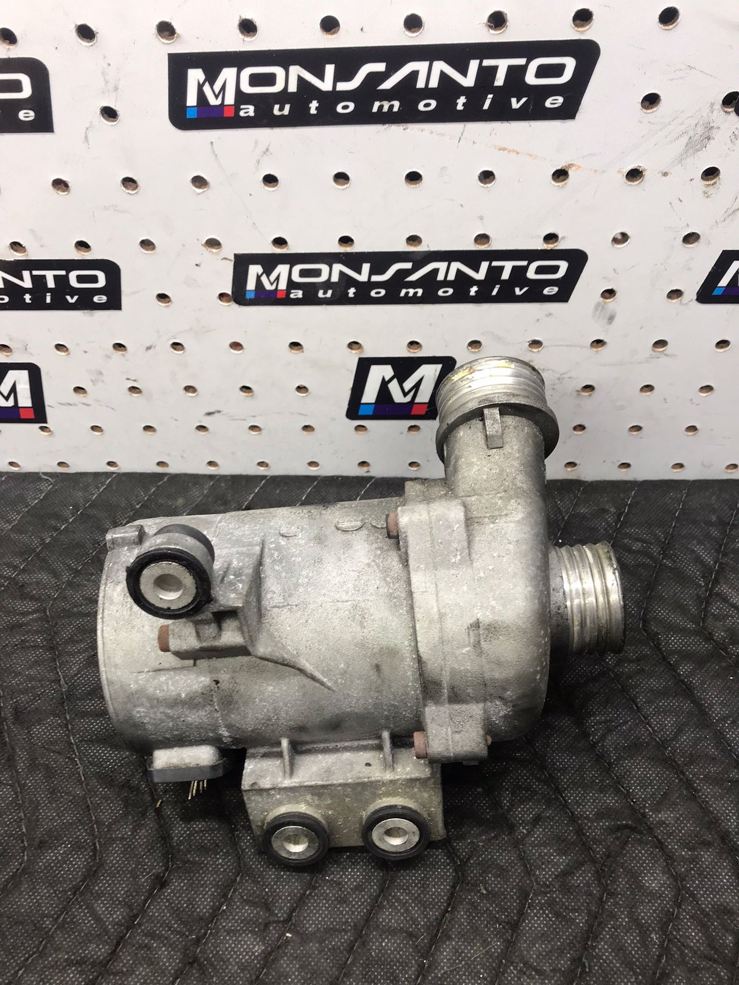 ENGINE WATER PUMP DORMAN E90 E88 128I 328I  SKU 1470