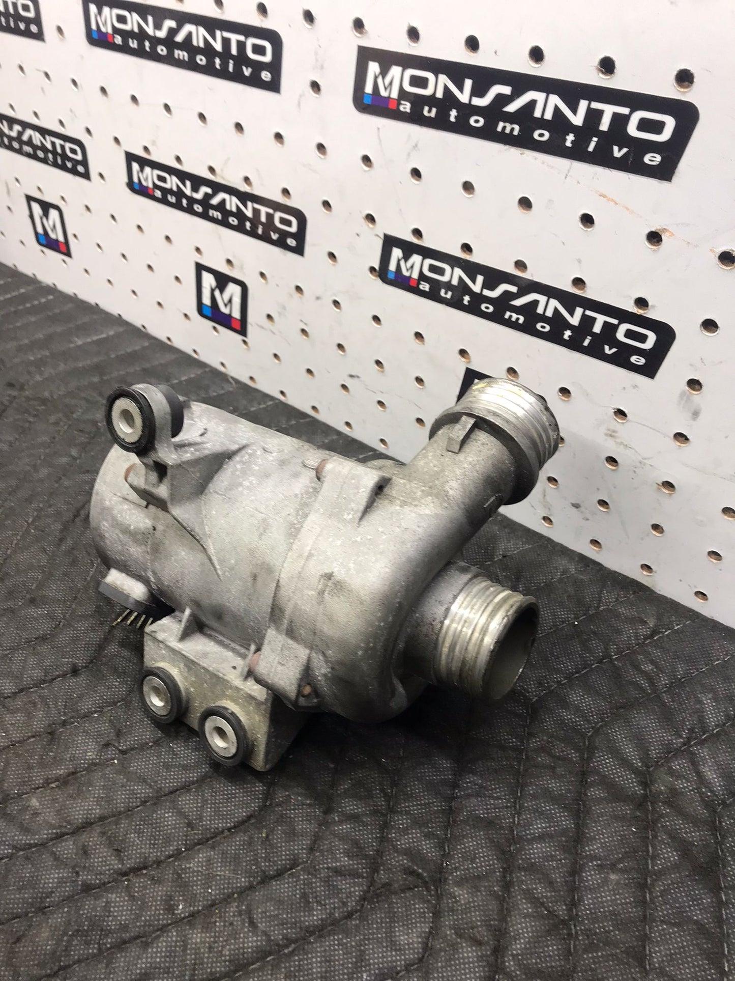 ENGINE WATER PUMP DORMAN E90 E88 128I 328I  SKU 1470