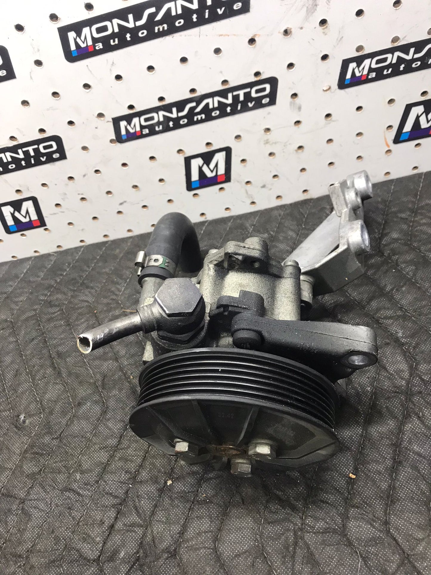 BMW 325I, E90, E88 128I  POWER STEERING PUMP SKU 1471