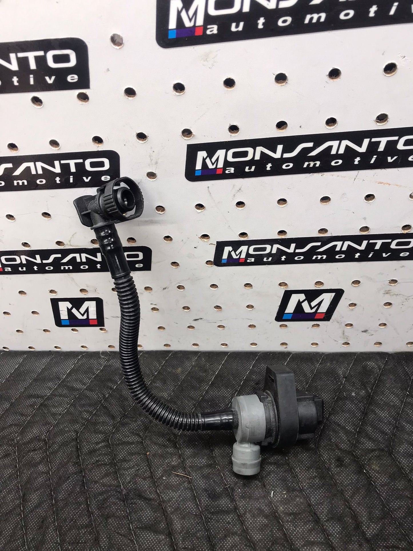 2006 2011 BMW 328I 325I - FUEL TANK VENTILATION VALVE W/ HOSE 128I OEM SKU 1474