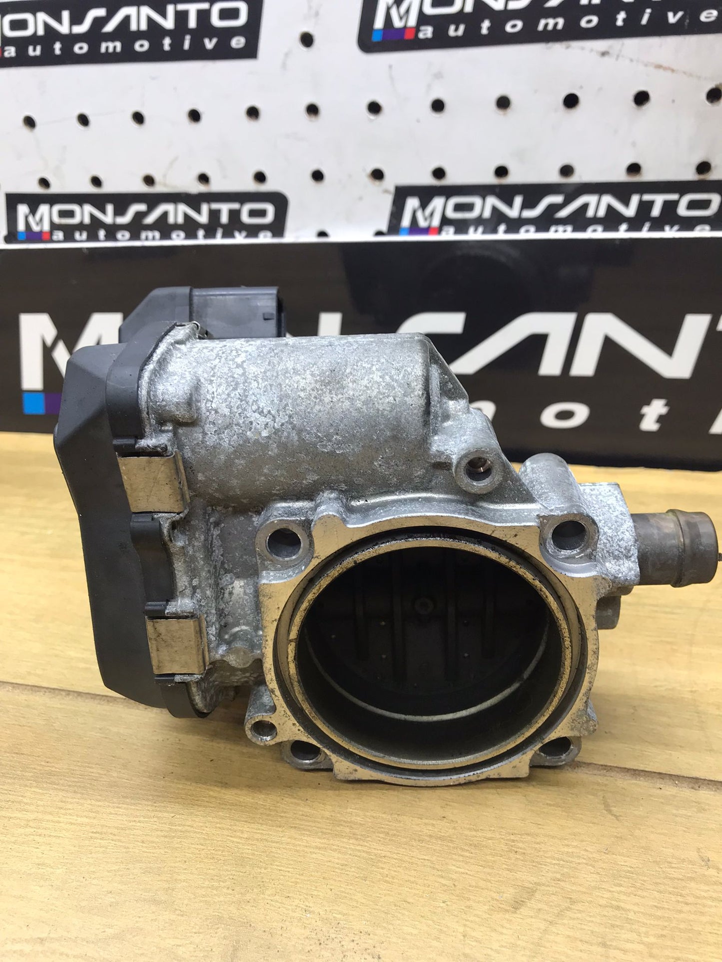 2012-2016 BMW  F30 328I THROTTLE BODY OEM  SKU 1562