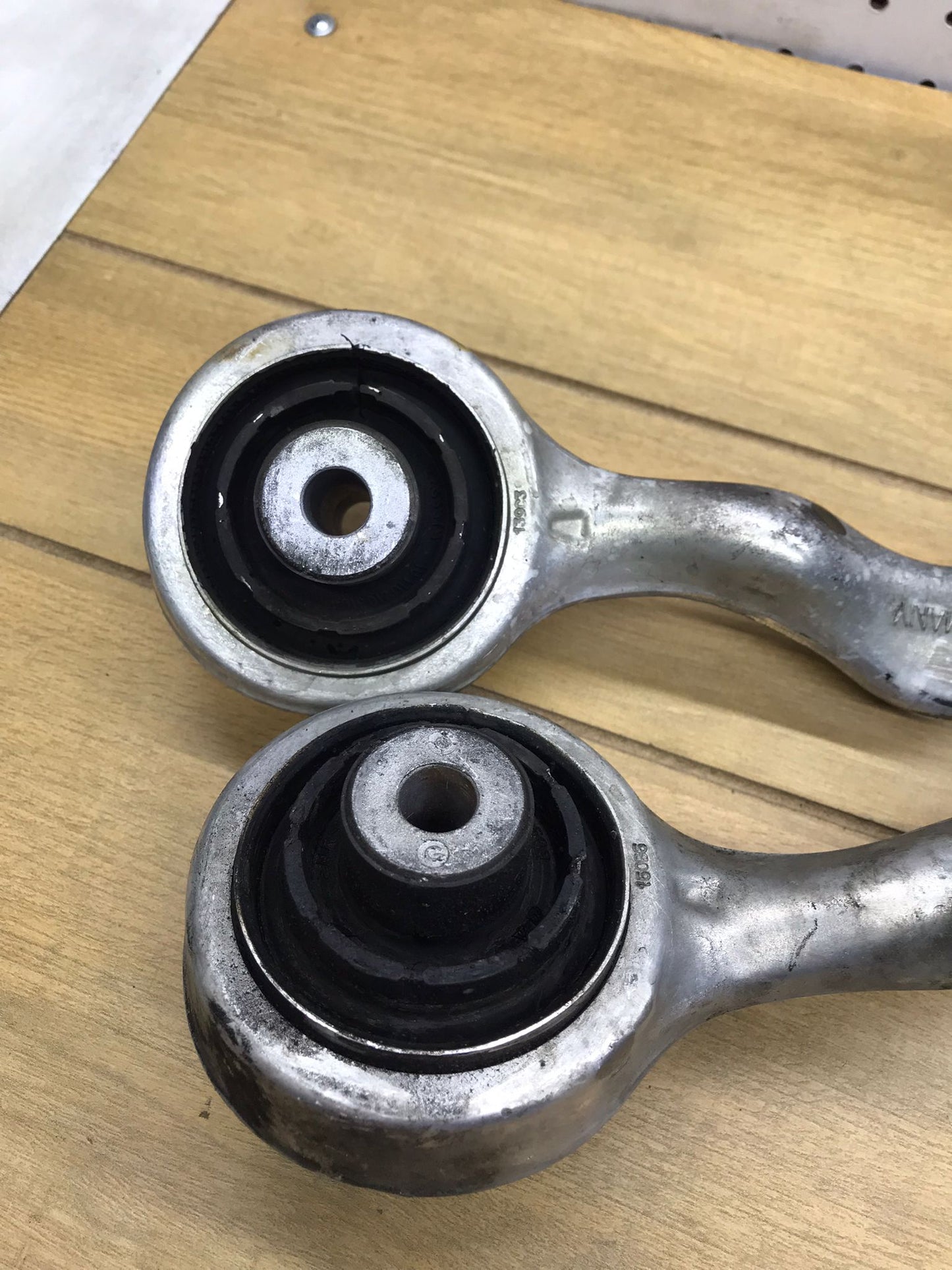 07-13 BMW 3 SERIES 328I E90 OEM FRONT LEFT AND RIGHT SIDE LOWER CONTROL ARM AW-6082 SKU 1594