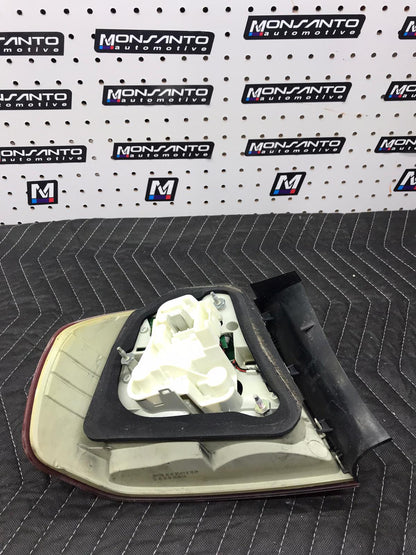 E90 LCI REAR PASSENGER TAILLIGHT LED SKU 496