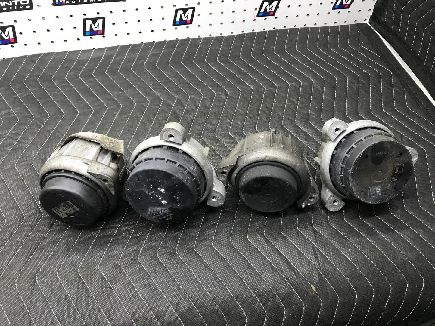 2007-2016 BMW 135I 335I X1 Z4 FRONT LEFT RIGHT LOWER ENGINE MOUNT PAIRS OEM SKU 504