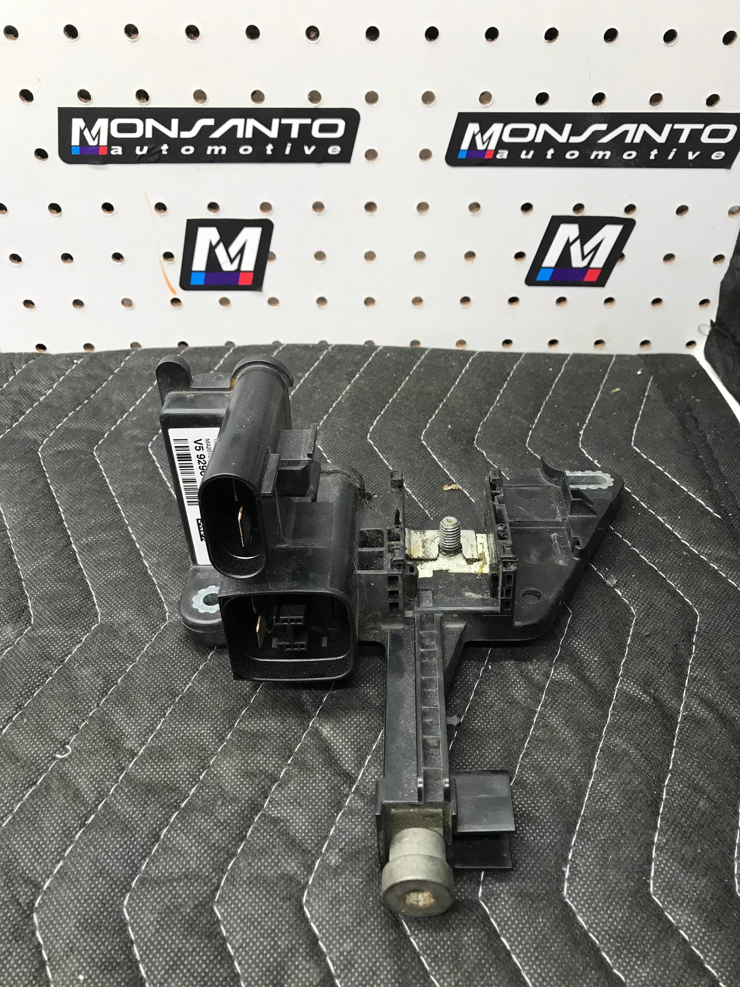 BMW 3 SERIES F30 F31 LCI EXTERNAL DISTRIBUTOR IGNITION BASE MODULE OEM SKU 523