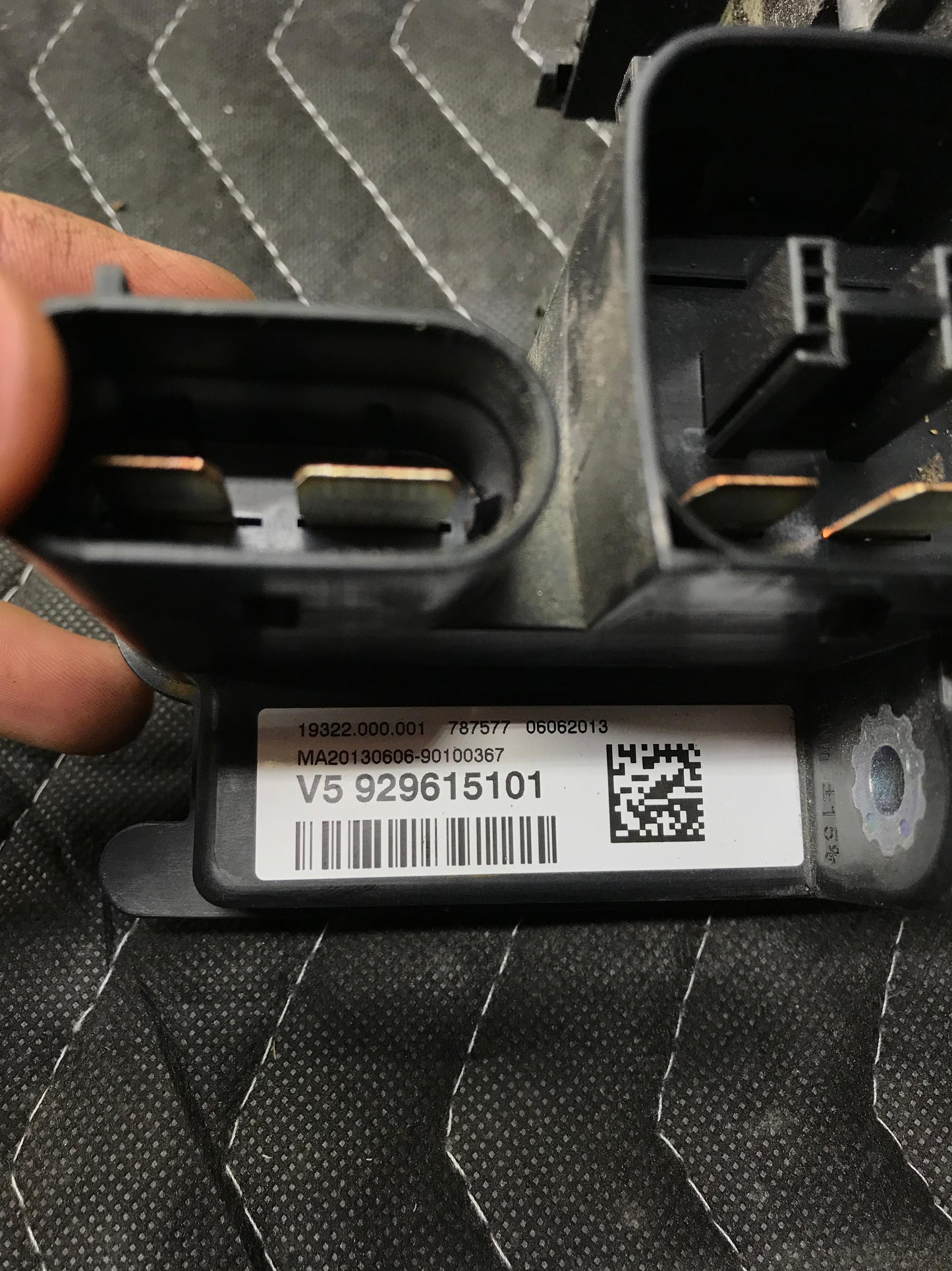 BMW 3 SERIES F30 F31 LCI EXTERNAL DISTRIBUTOR IGNITION BASE MODULE OEM SKU 523