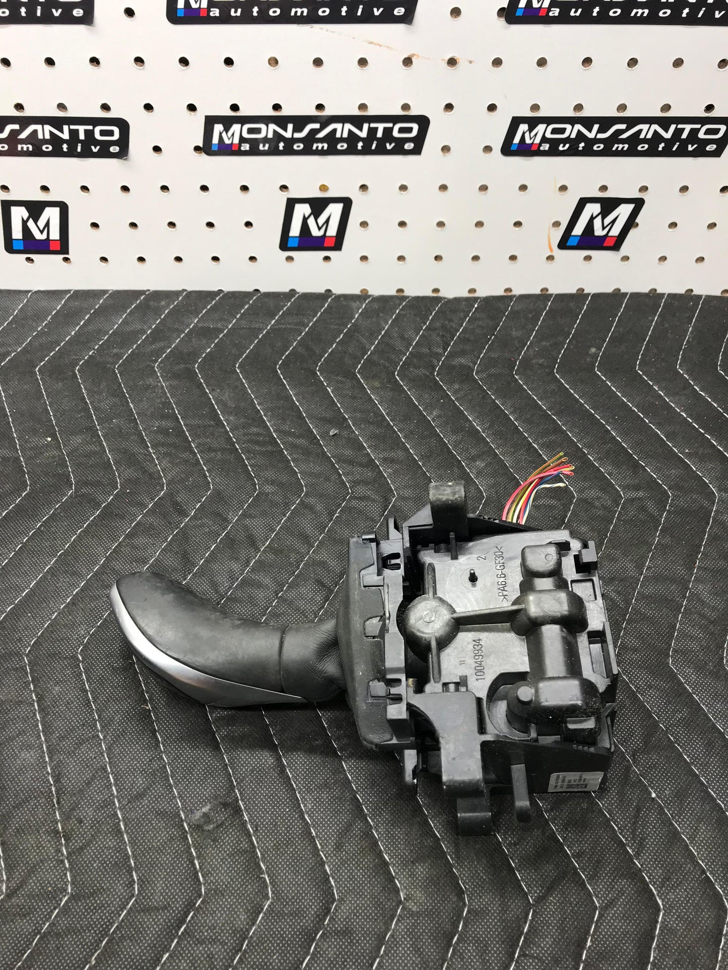 2012 - 2018 BMW 335I AUTO TRANSMISSION GEAR SHIFTER SELECTOR OEM SKU 541