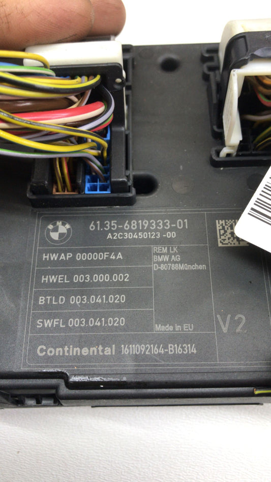 16-19 OEM BMW F30 RELAY POWER DISTRIBUTION FUSE BOX CONTROL MODULE SKU 550