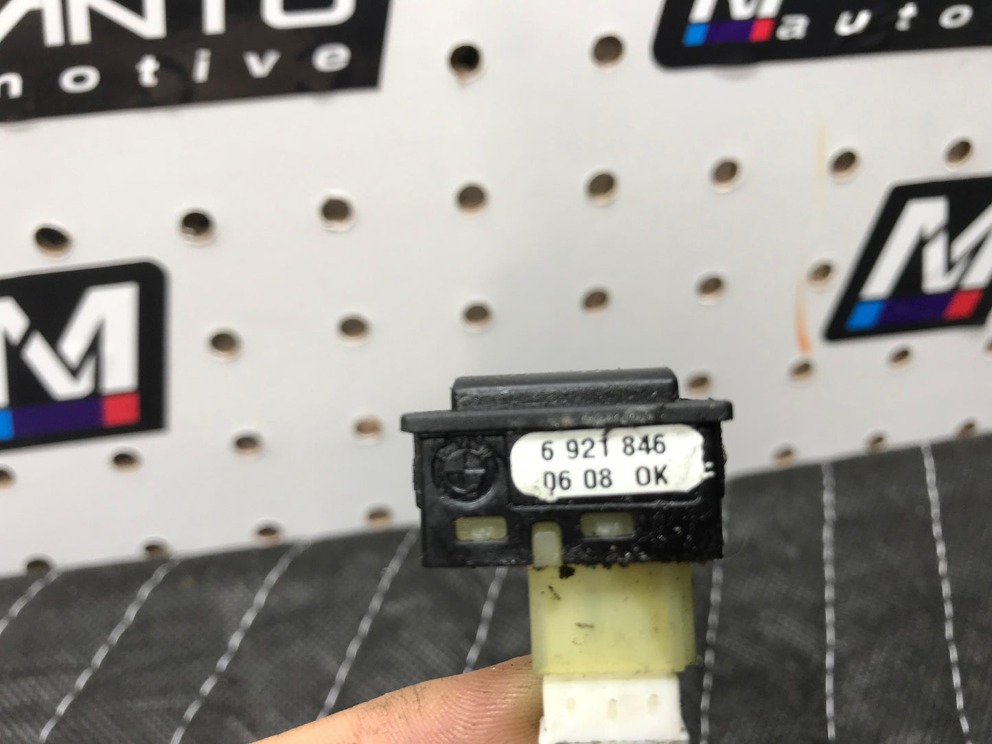 2008-2009 BMW 535I TRUNK SWITCH OEM SKU 563