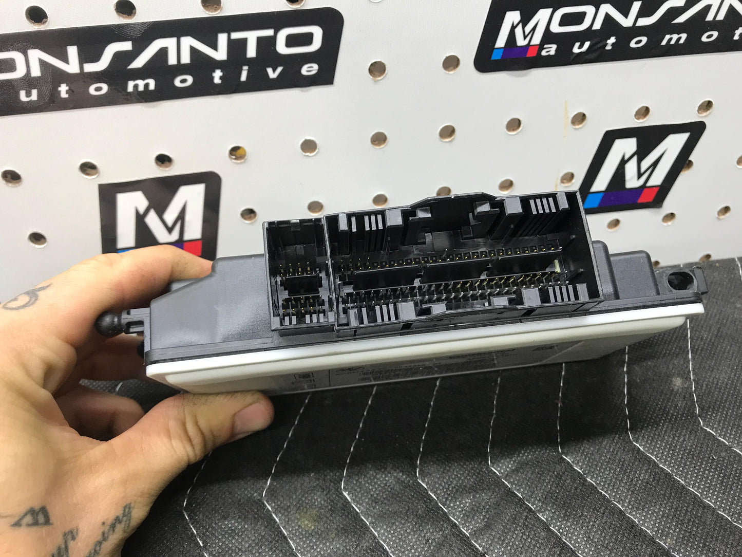 12-15 BMW F30 CRASH IMPACT SENSOR CONTROL MODULE COMPUTER OEM SKU 566