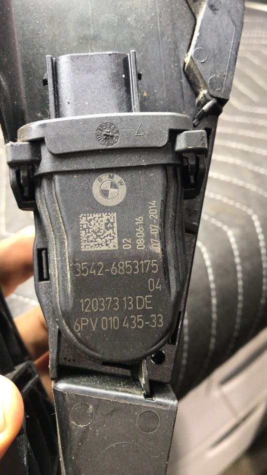 2012 - 2018 BMW F30 F32 320I 328I ACCELERATOR THROTTLE GAS PEDAL  OEM SKU 629