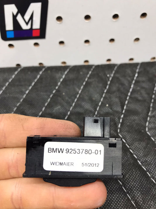 2012-15 BMW 535I XDRIVE F10 CENTER CONSOLE TRUNK RELEASE OPEN AND LOCK OEM  SKU 662