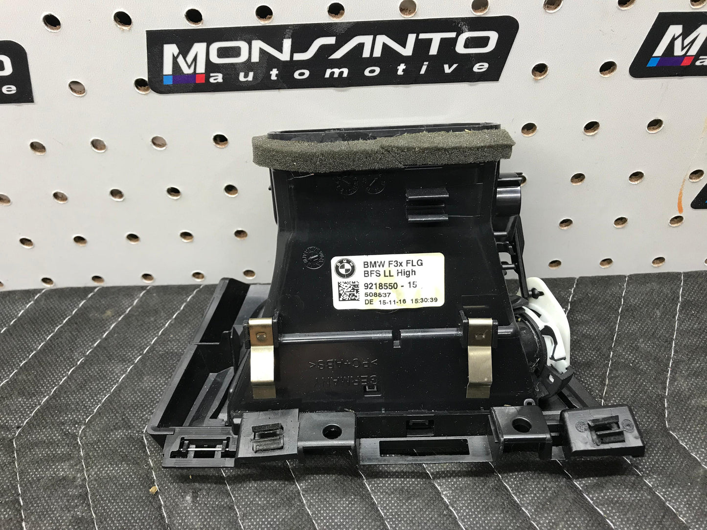 DASH FRONT RIGHT A/C AIR VENT 9218550 OEM 12-18 BMW F30 F31 F34 3-SERIES SKU 752