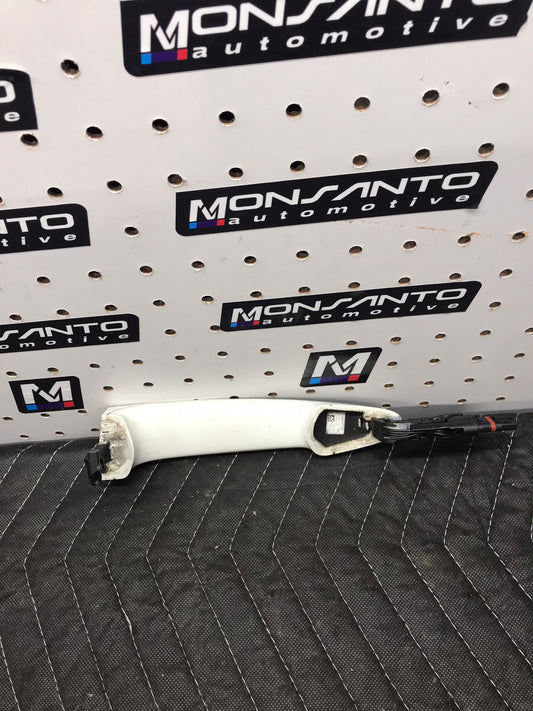 COMFORT ACCESS RIGHT DOOR HANDLE WHITE 12-18 OEM BMW F22 F30 F36 F32 M2 M3 M4  SKU 881