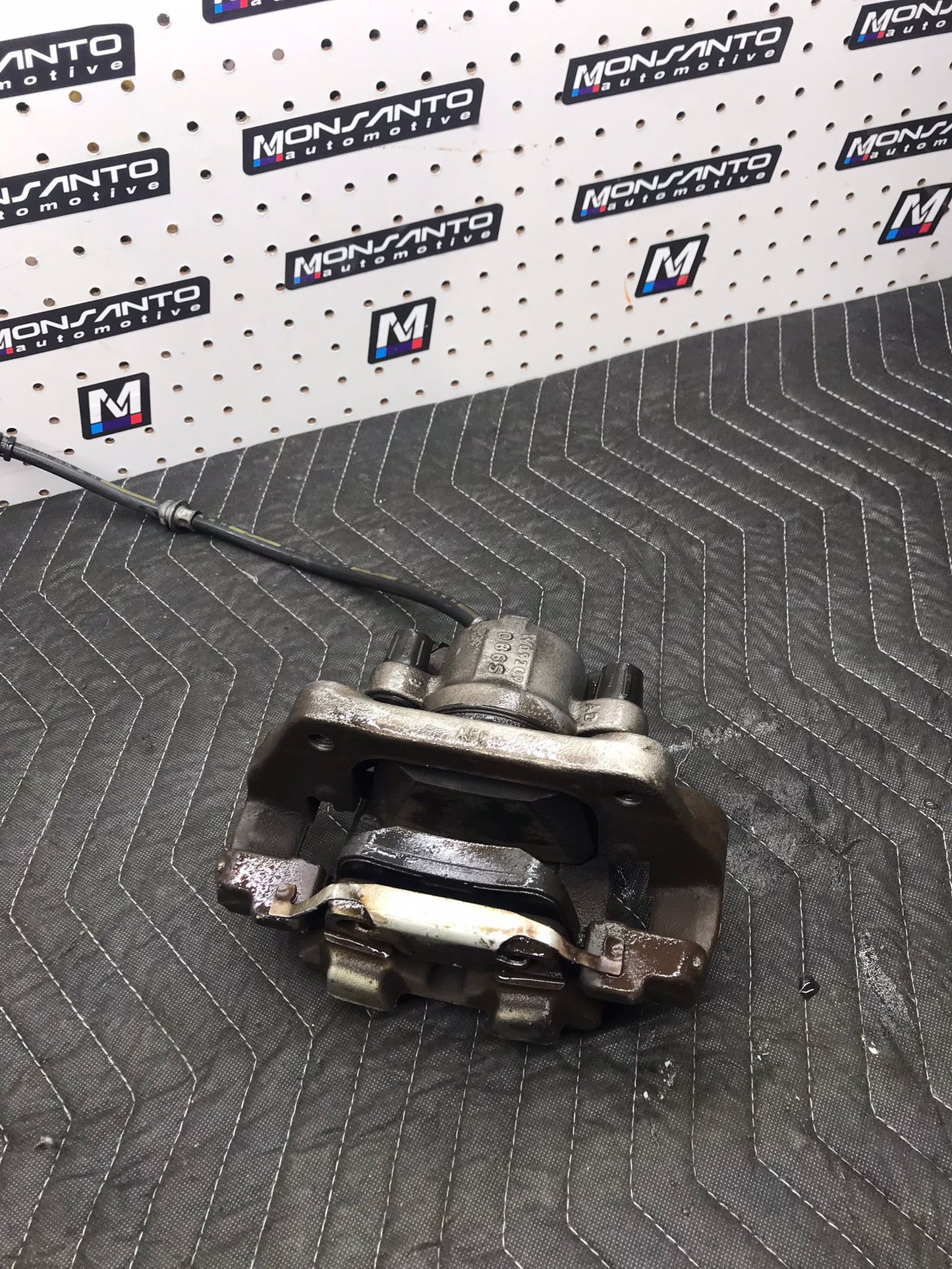 OEM  BMW E12 E9 E3 E24 BRAKE CALIPER REAR LEFT BRAKE CALIPPER BRAKE SKU 944