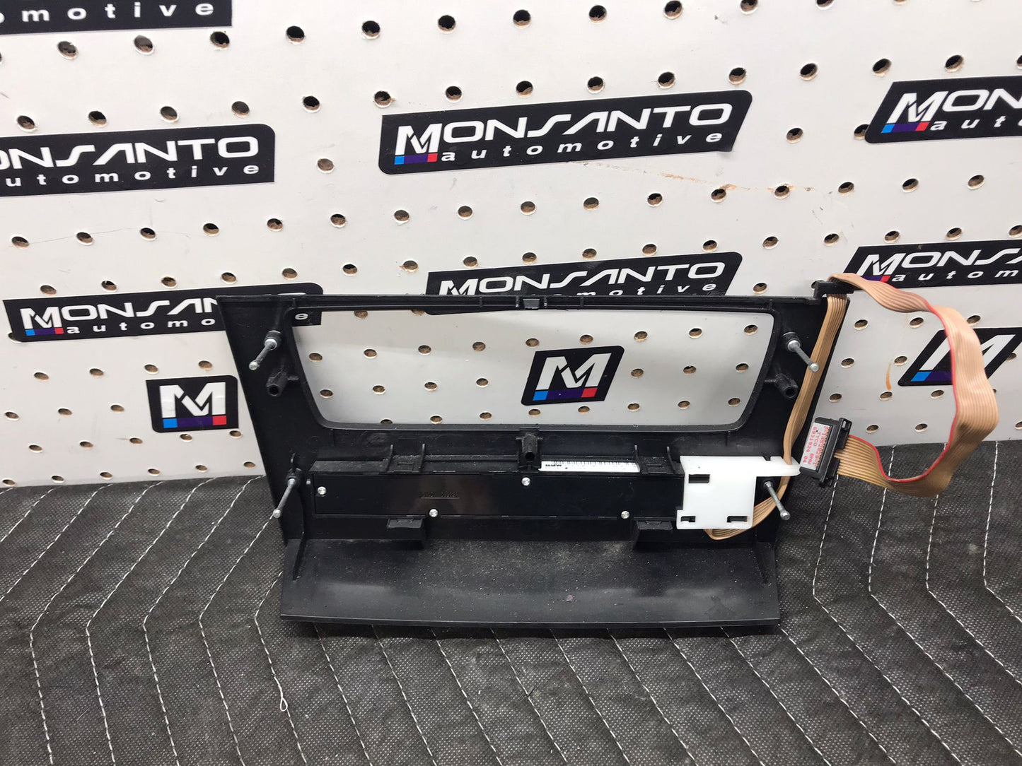 BMW E92 CENTER CONSOLE RADIO FACEPLATE COVER TRIM BUTTON SHADE SWITCH OEM SKU 947
