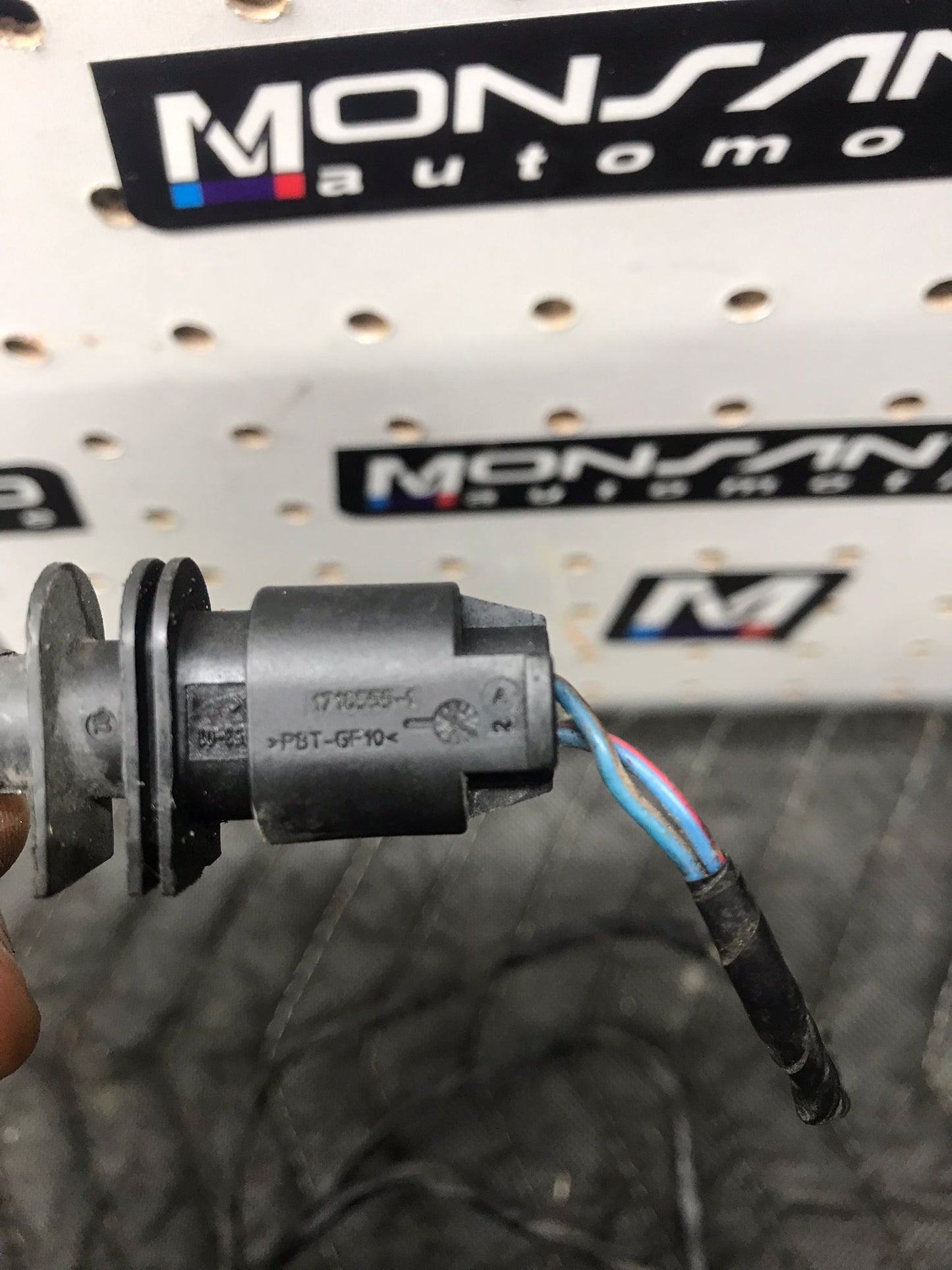 2008 - 2013 BMW M3 E92 AIR TEMPERATURE SENSOR SKU 1063