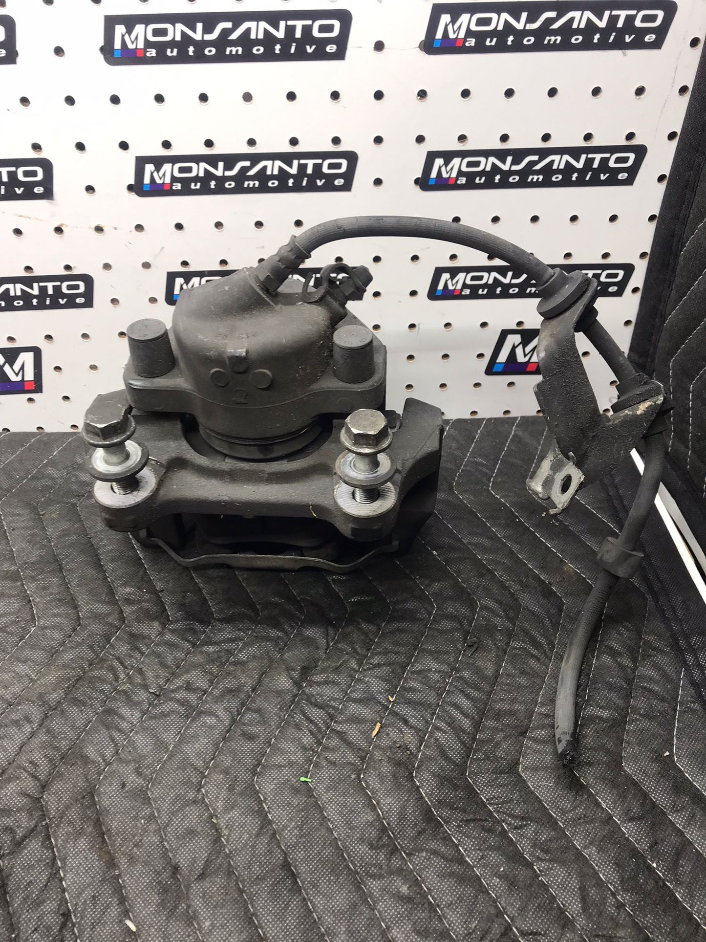CALIPER BRAKE BMW E90 330I LEFT DRIVER  SKU 1079