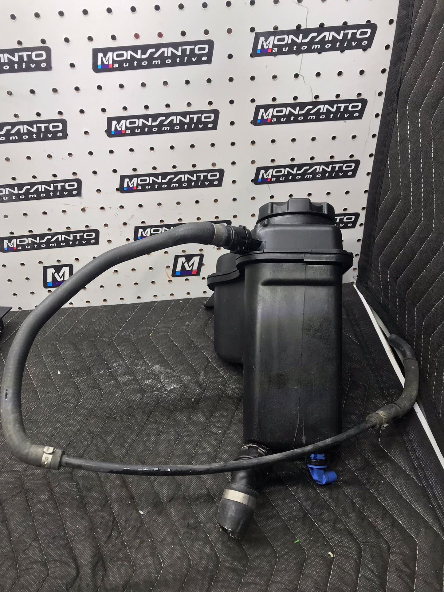 RADIATOR EXPANSION TANK COOLANT RESERVOIR OEM 06-13 BMW E88 E90 E92 1 3 SERIES  SKU 1074