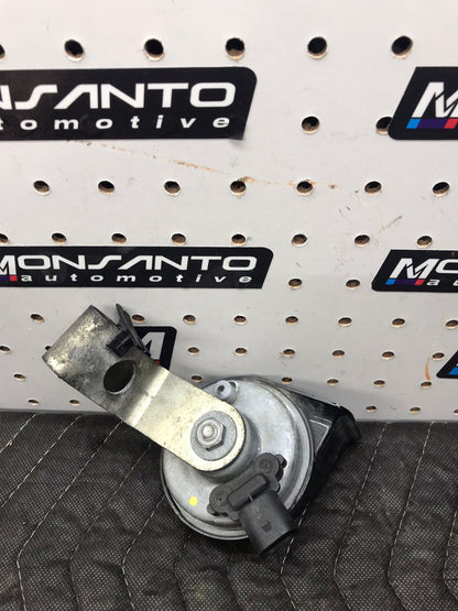 LOW HIGH HORN SIREN RIGHTOEM BMW 128I SERIE 1 E88  SKU 1096