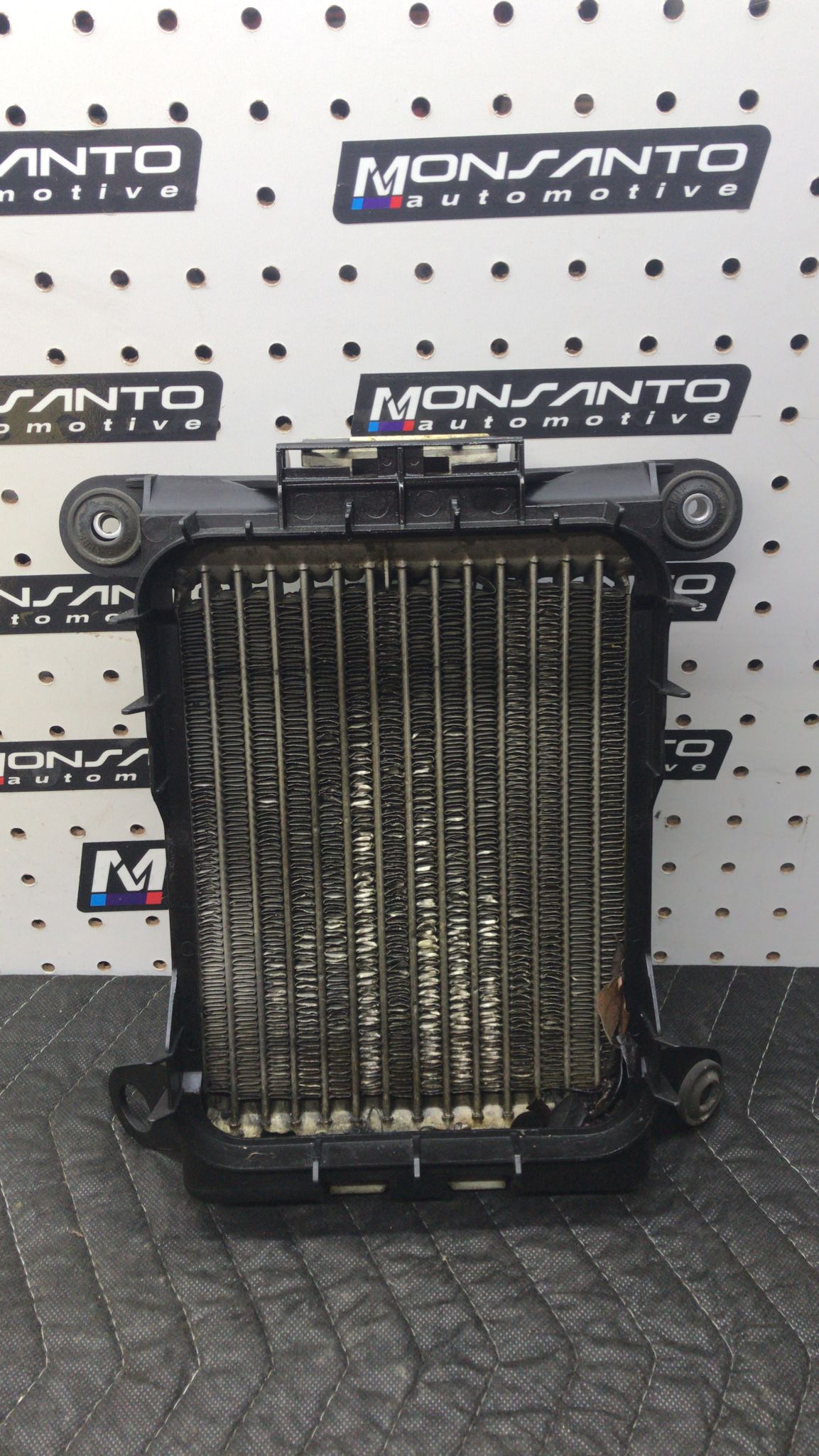 ENGINE OIL COOLER RADIATOR PASSENGER RIGHT 12-15 OEM BMW F22 F30 F32 F34 F36 SKU 1099