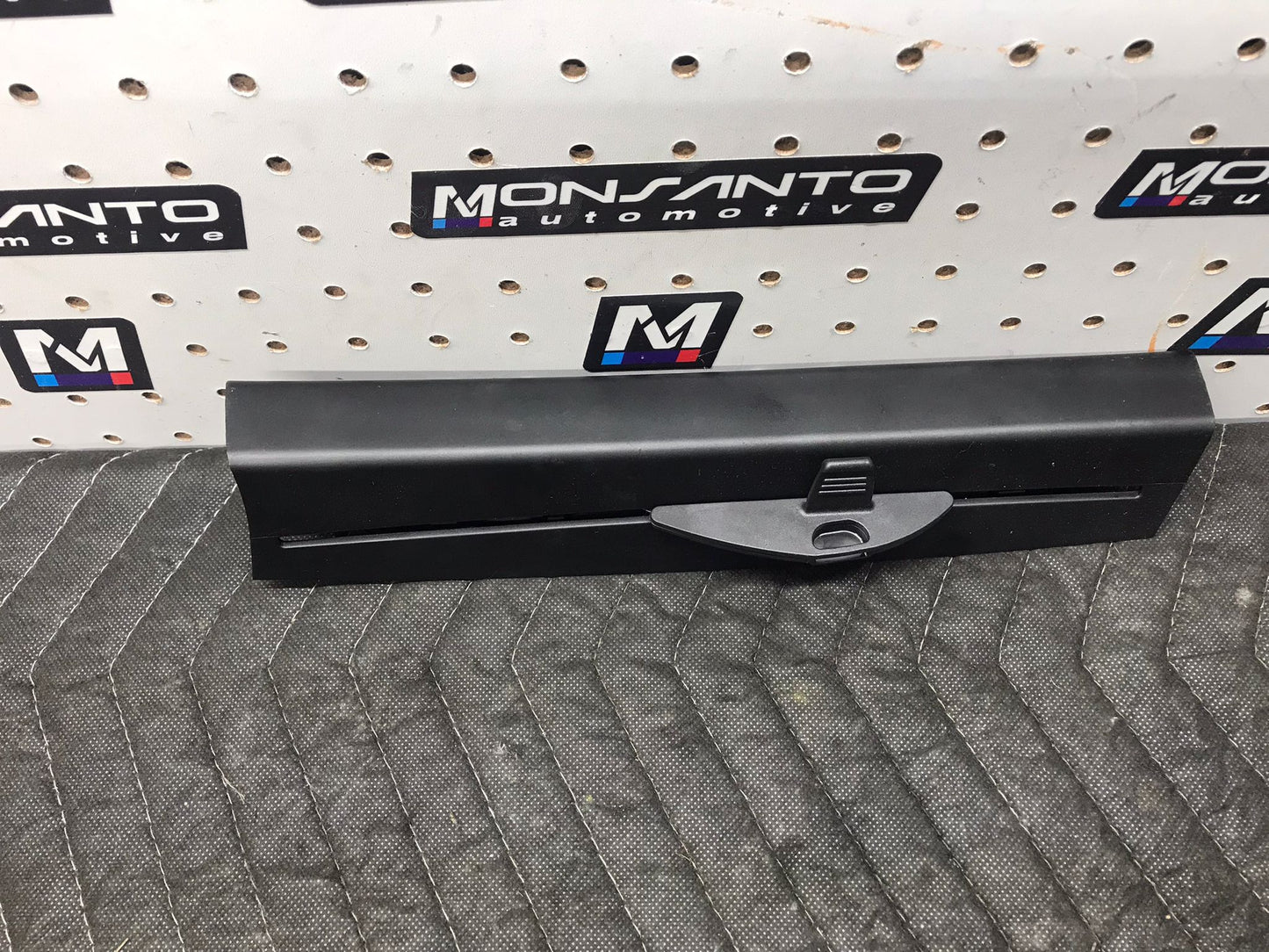 REAR RIGHT  QUARTER WINDOW SUN SHADE ROLLER 11 - 13 BMW 528I 535I SKU 1102