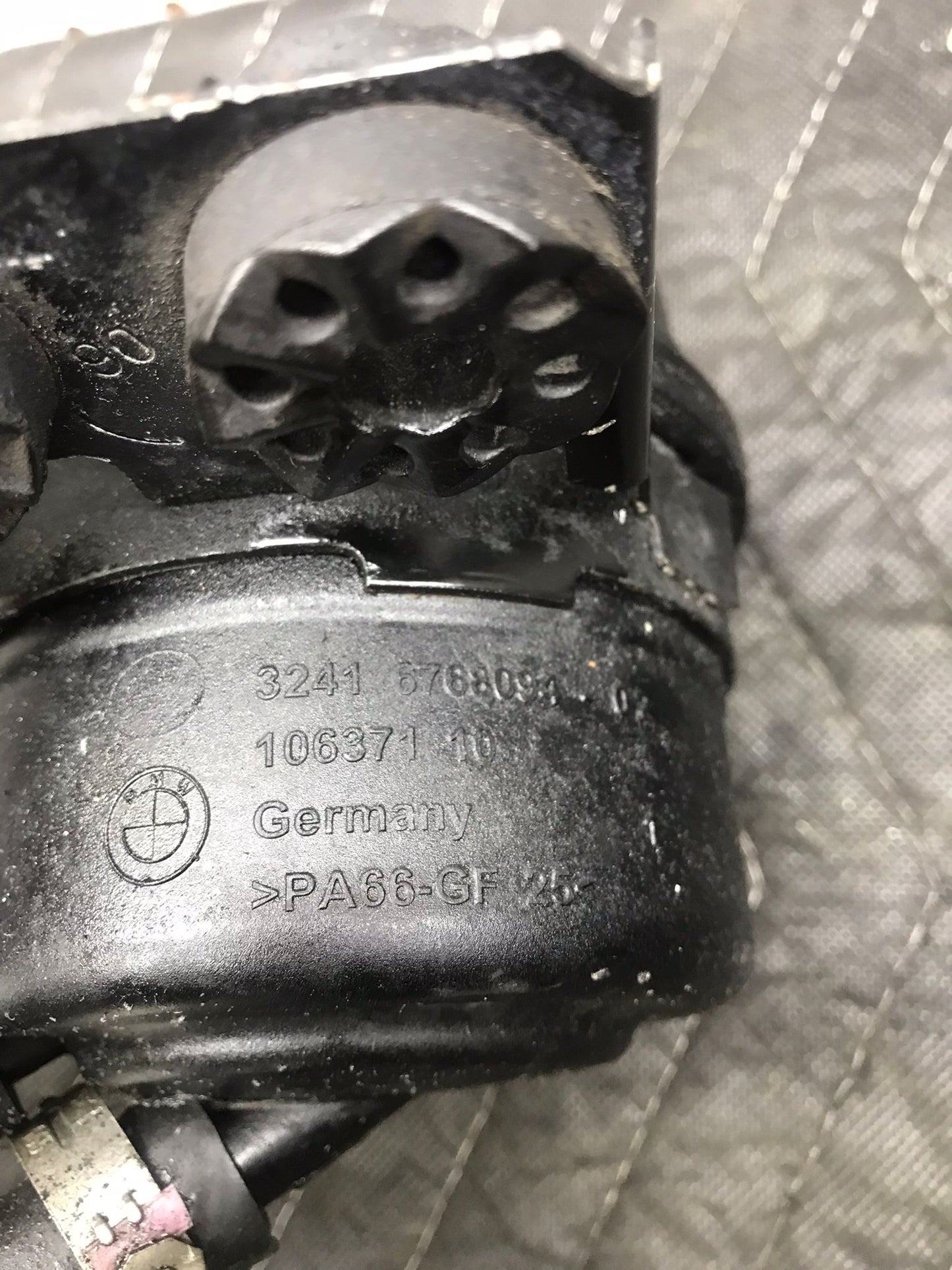 POWER STEERING RESERVOIR OIL TANK CARRIER OEM BMW E88 E82 E90 E92 E84 SKU 1116