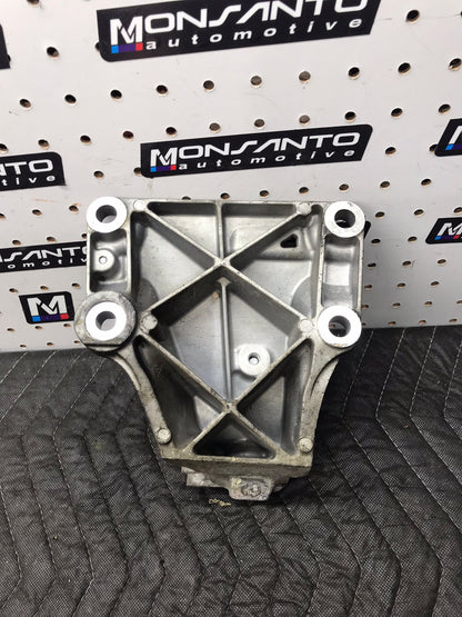 2011 BMW 328I XDRIVE FRONT LEFT ENGINE MOUNT BRACKET OEM SKU 1119