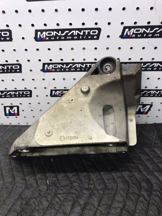 2011 BMW 328I XDRIVE FRONT RIGHT ENGINE MOUNT BRACKET OEM SKU 1120