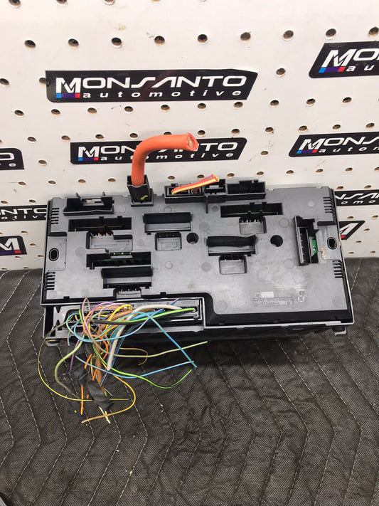 12-15 BMW F12 F10 FRONT POWER DISTRIBUTION FUSE RELAY BOX OEM  SKU 1123
