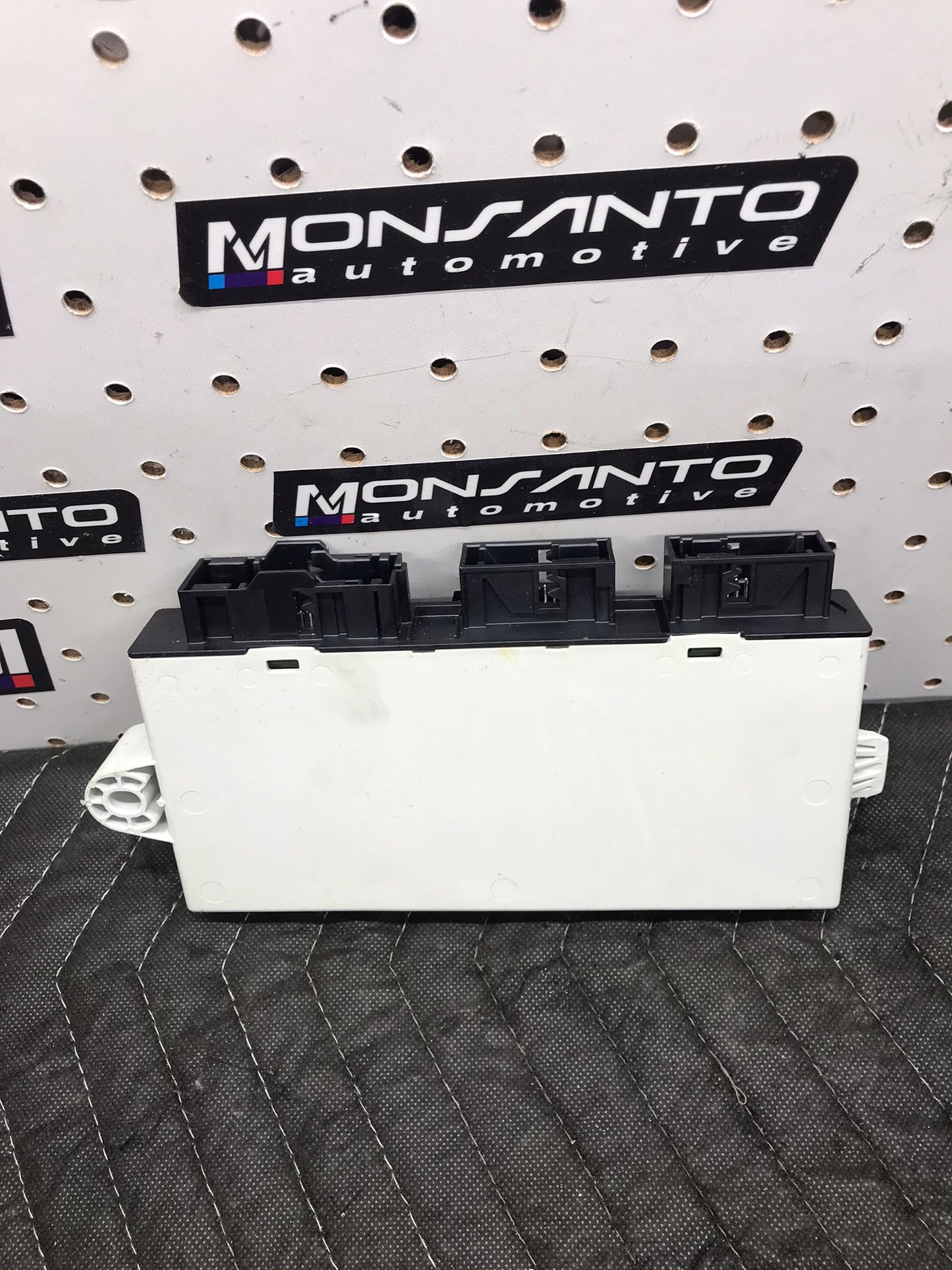 CAS4 COMFORT ACCESS CONTROL UNIT MODULE OEM BMW F10 F13 F02 F01 F25 F26  SKU 1128