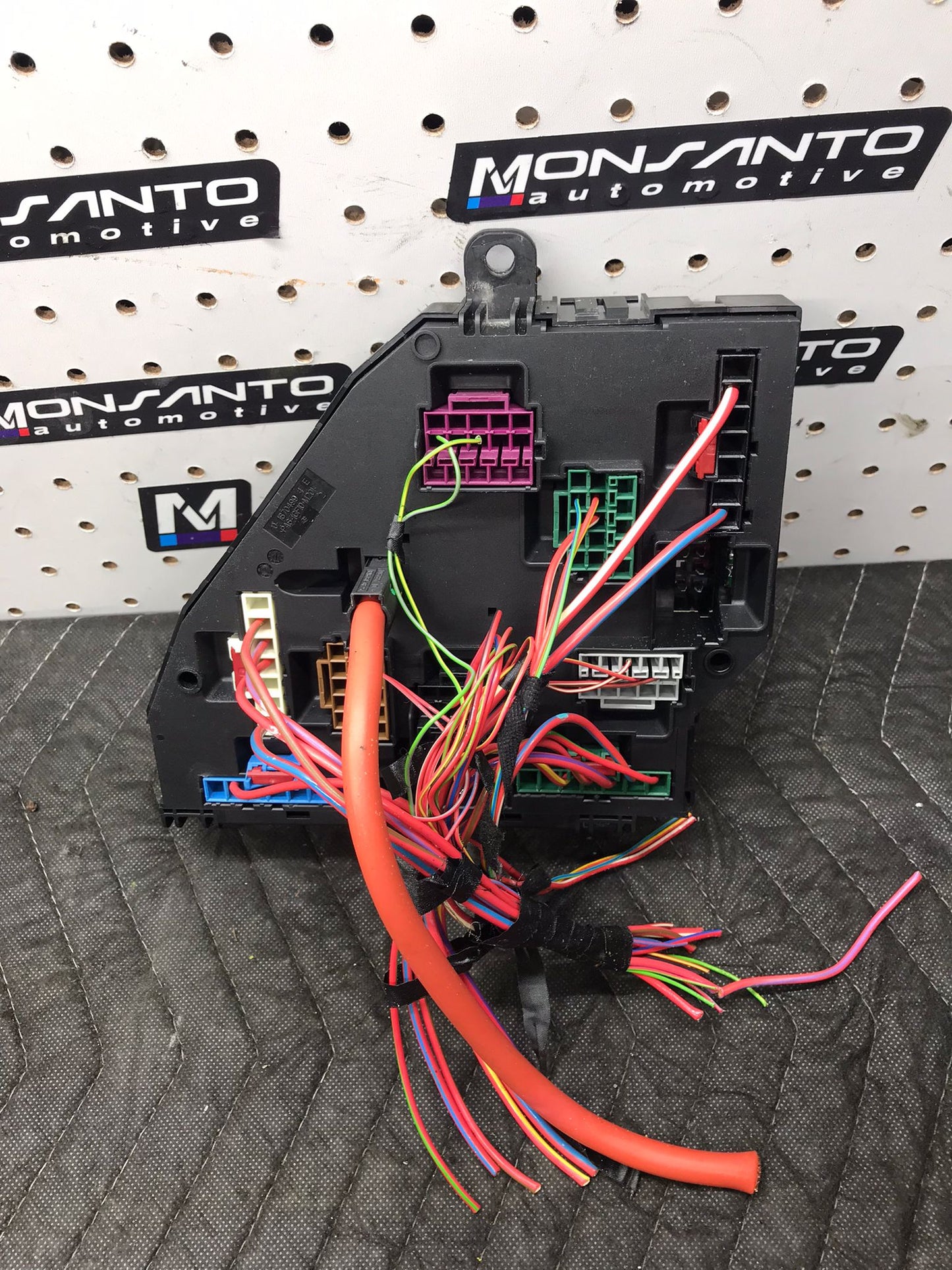 10-16 BMW 528I 535I REAR DISTRIBUTION POWER FUSE BOX  OEM SKU 1150