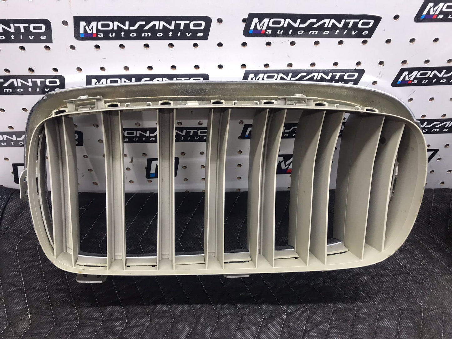 OEM 14-17BMW X5-X6 FRONT AND LEFT GRILLE OEM SKU 1170